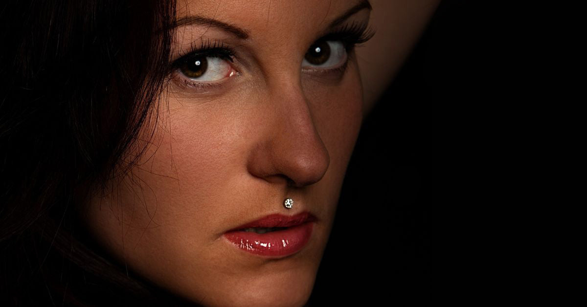 Piercing Medusa: Guia Completo para Escolher a Joia Certa e Evitar Complicações