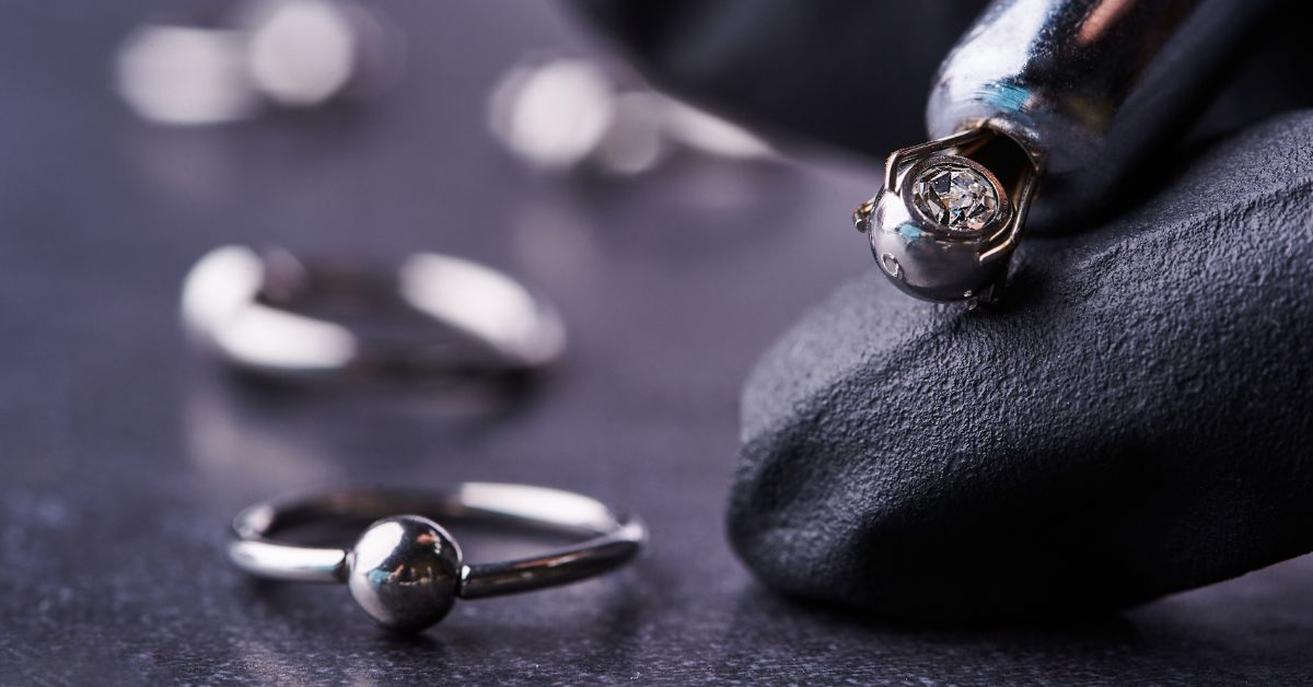 Piercing Aço Cirúrgico: Tudo o Que Você Precisa Saber para Escolher o Seu com Segurança e Estilo