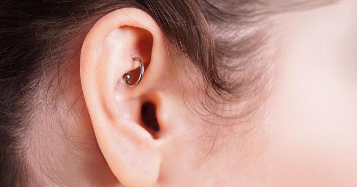 Piercing Rook: Saiba Onde Fica, Se Dói e Como Cuidar da Sua Orelha