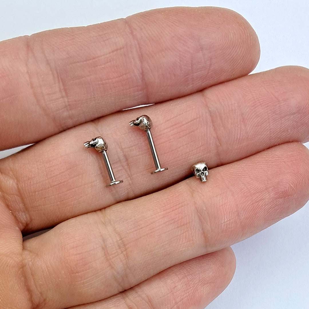Piercing Orelha Tragus Labret Caveira Aço Cirúrgico