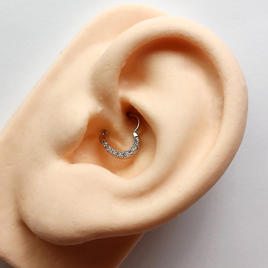 Piercing Daith Coracao Zirconia Aço Cirúrgico