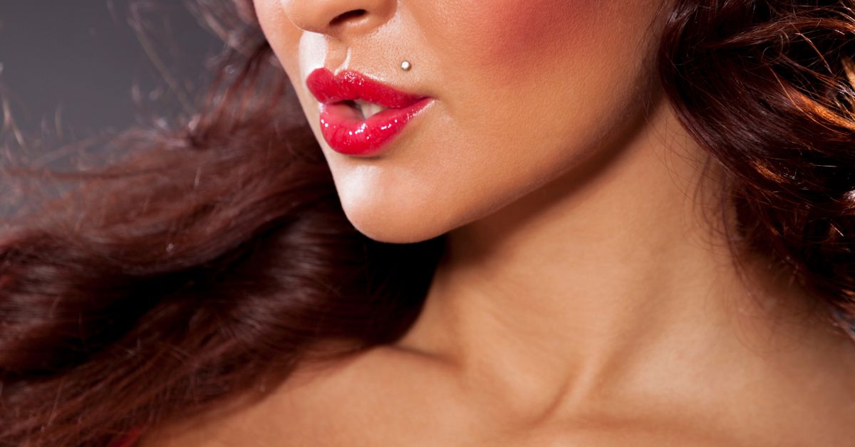 Piercing Monroe: Guia Completo para Escolher, Cicatrizar e Evitar Problemas