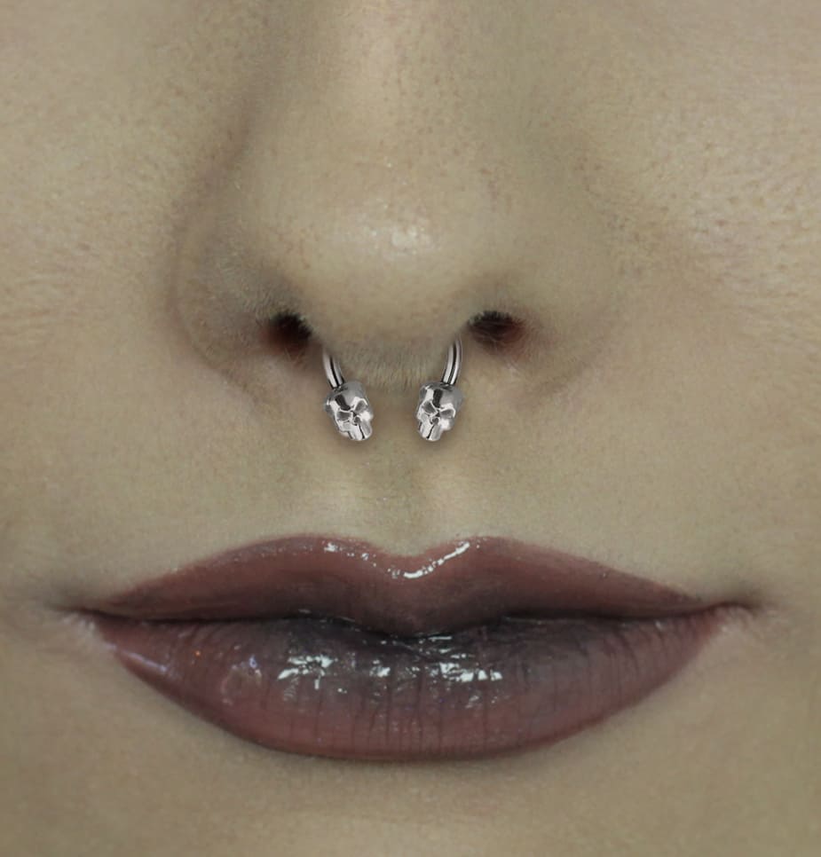 Piercing Ferradura Caveira Titânio
