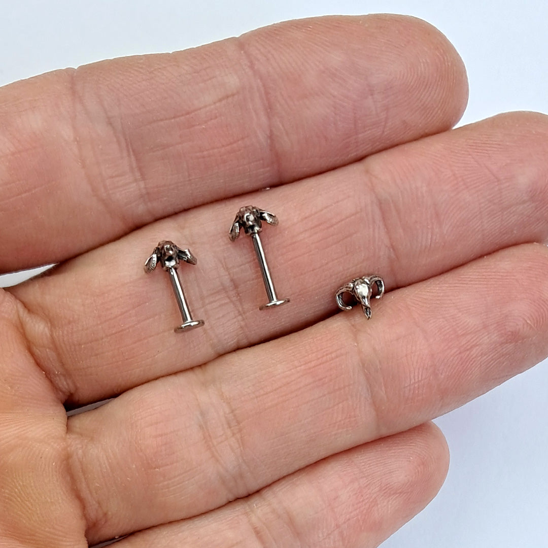 Piercing Orelha Tragus Labret Caveira Aço Cirúrgico